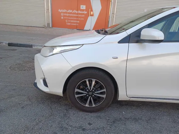 Car image 9