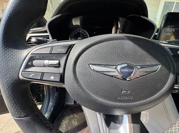 Car image 19