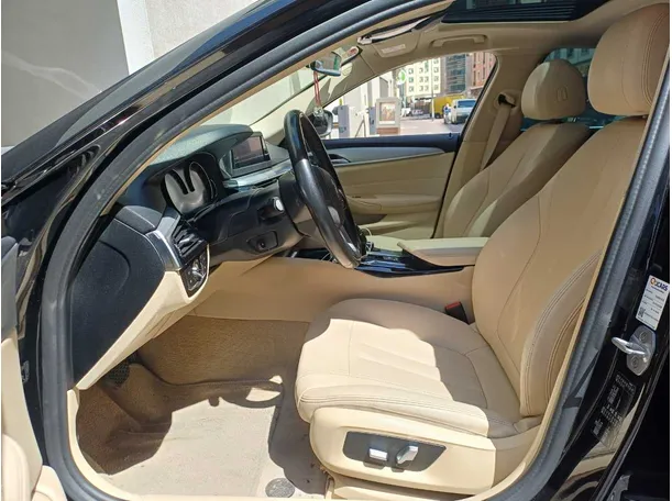 Car image 12