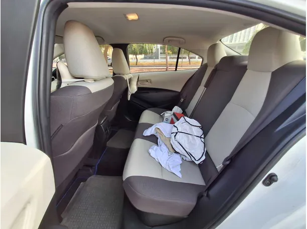 Car image 13