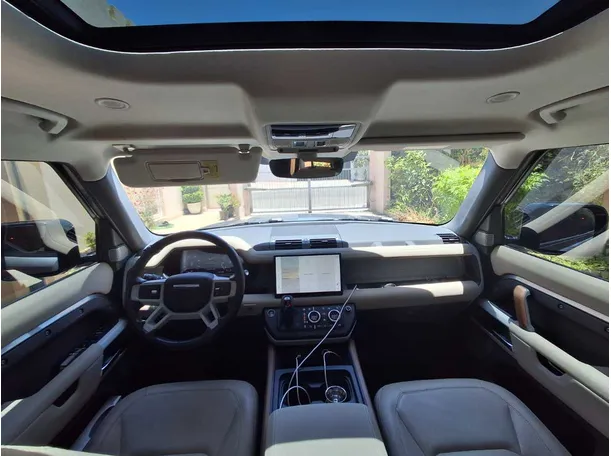 Car image 19