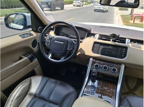 Car image 15