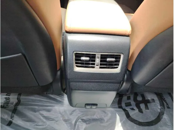 Car image 40