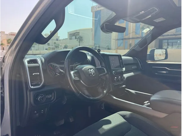 Car image 12