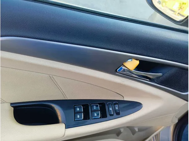 Car image 27