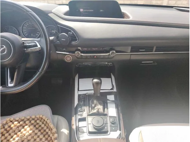 Car image 18
