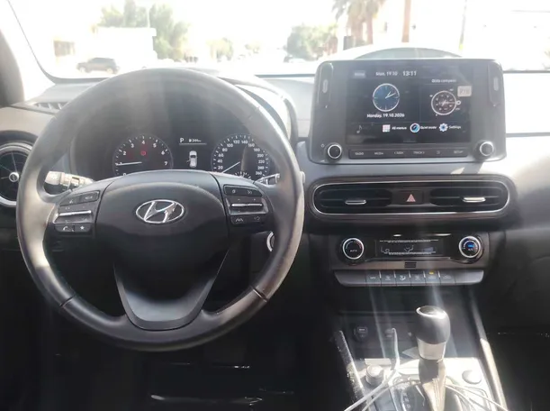 Car image 19