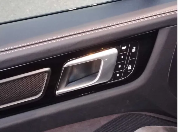 Car image 27