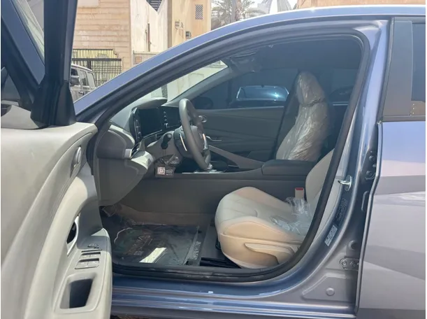 Car image 11