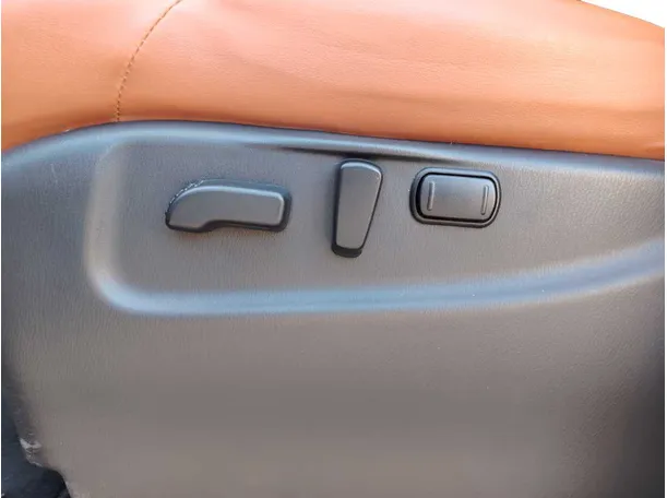 Car image 27