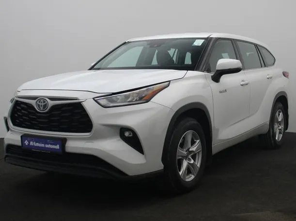 2022 Toyota Highlander in Dubai