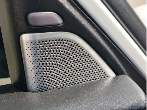 Car image 32