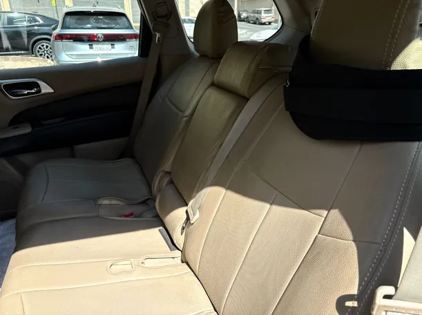 Car image 16