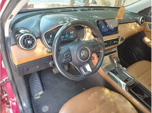 Car image 11