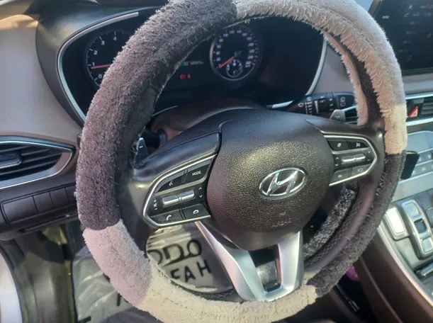Car image 18