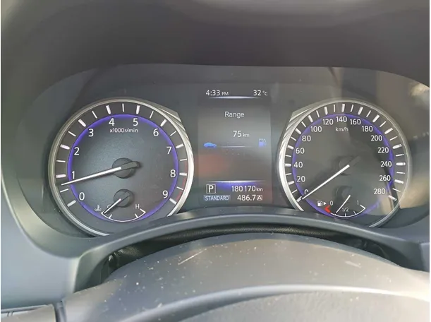 Car image 18