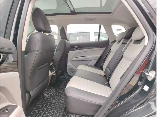 Car image 32
