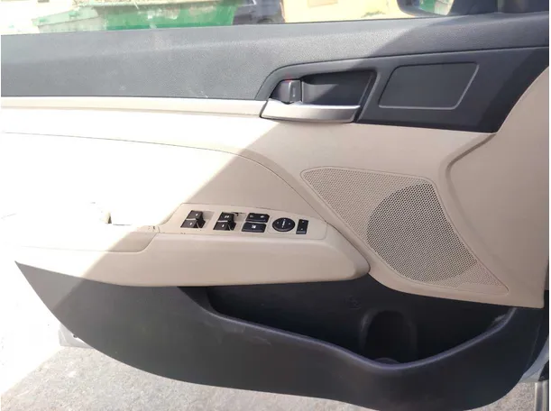 Car image 28