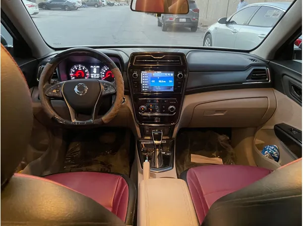 Car image 17