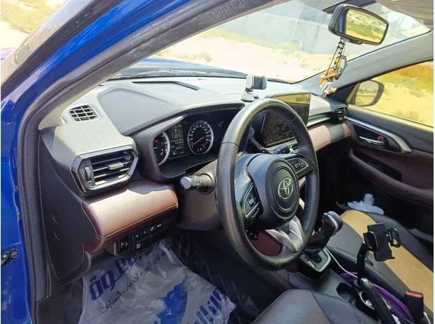 Car image 12