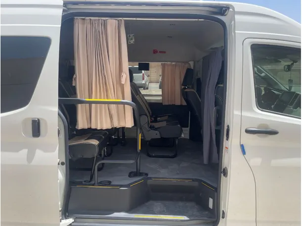 Car image 13