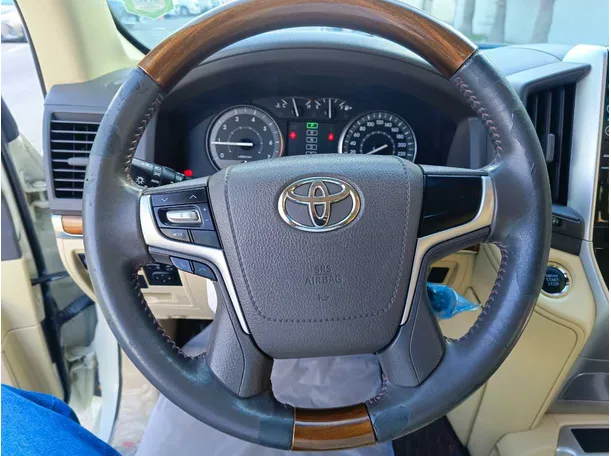 Car image 29