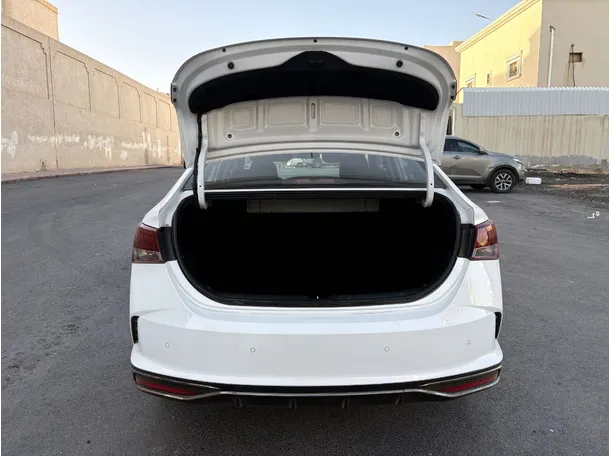 Car image 24
