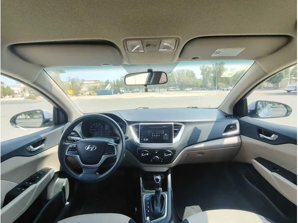 Car image 17