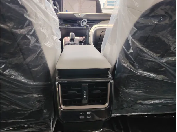 Car image 32