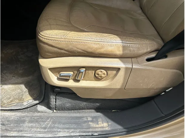 Car image 28