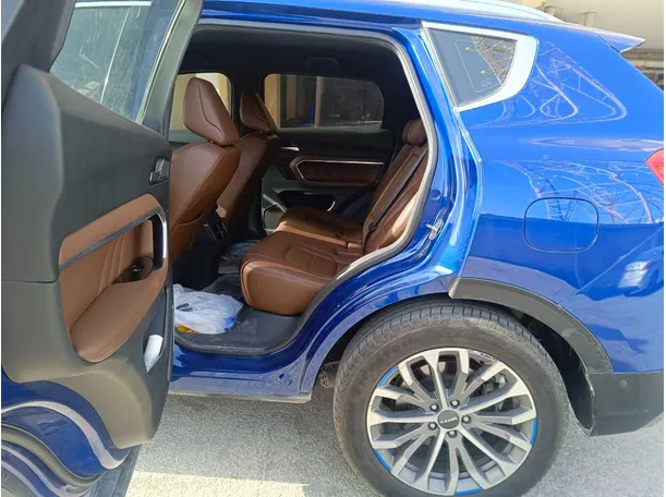 Car image 16