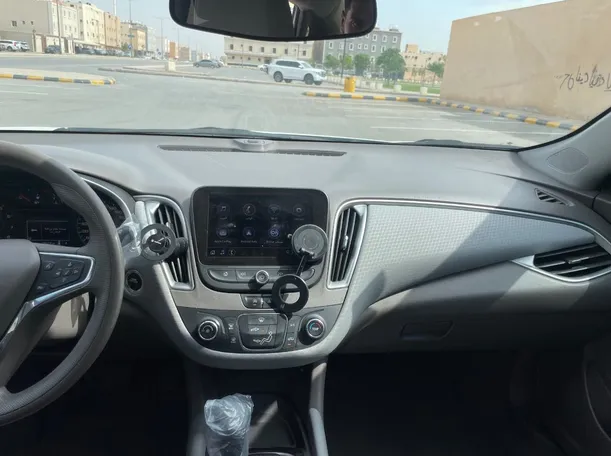 Car image 19