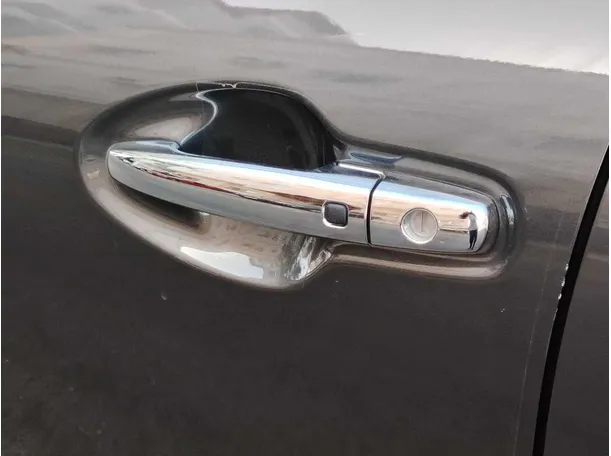 Car image 27