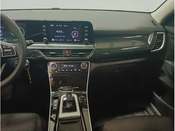 Car image 16