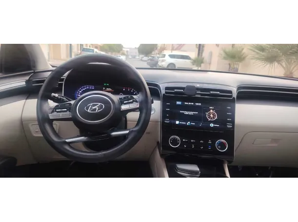 Car image 18