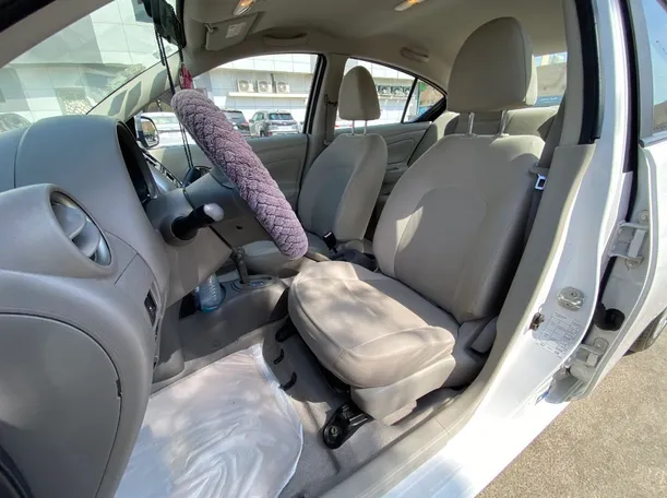 Car image 11