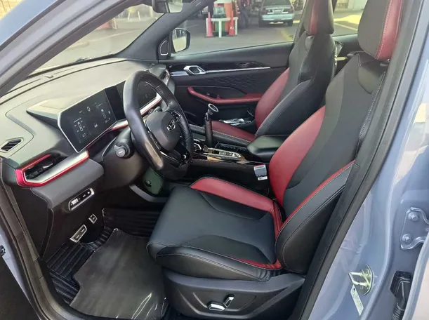 Car image 14