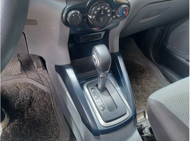 Car image 17