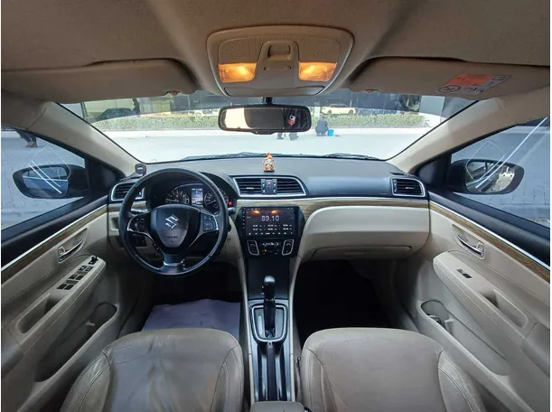 Car image 14