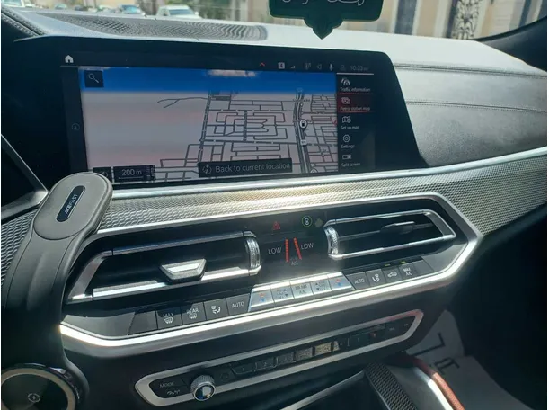 Car image 19