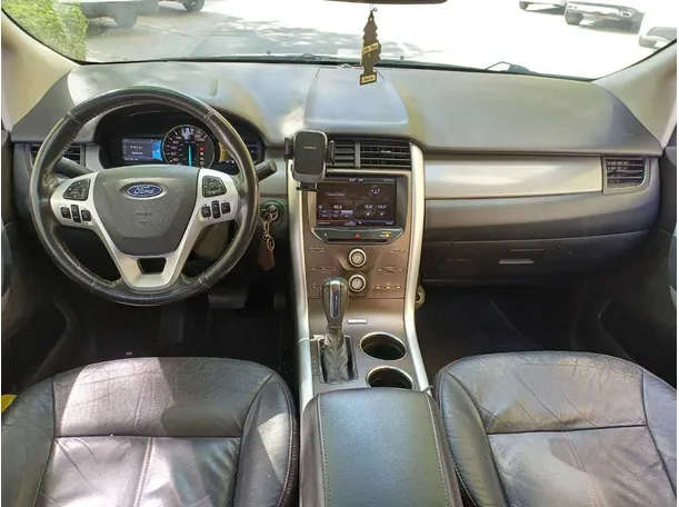 Car image 16