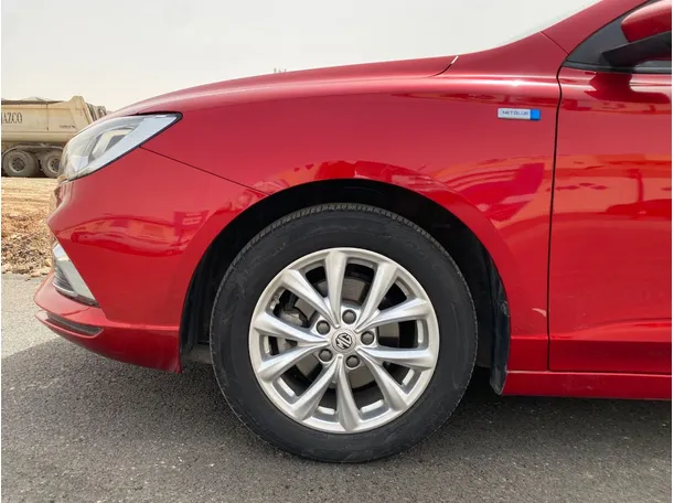 Car image 9