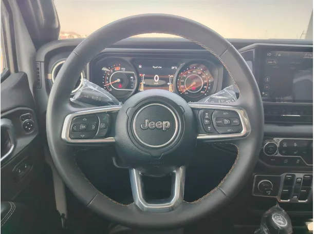 Car image 24