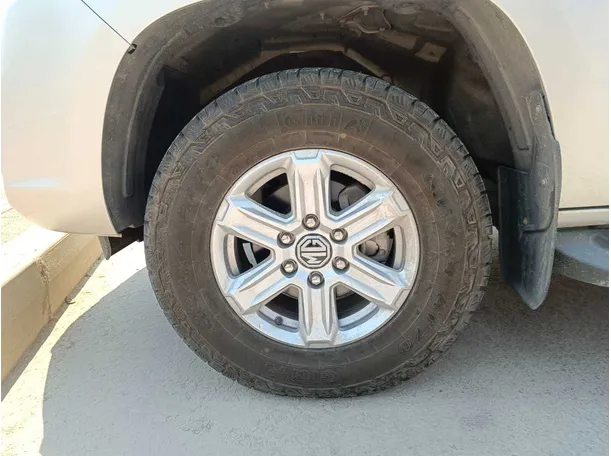 Car image 10