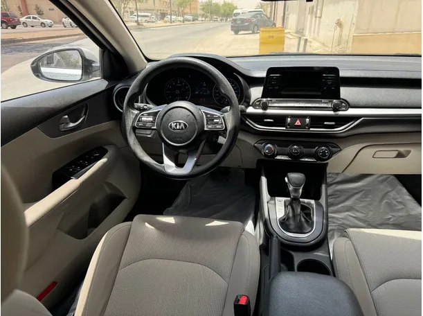Car image 19