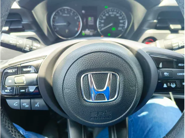Car image 25