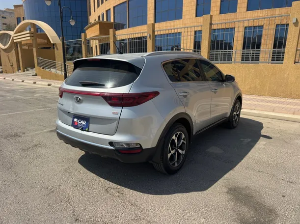 Car image 5