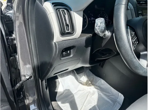 Car image 28