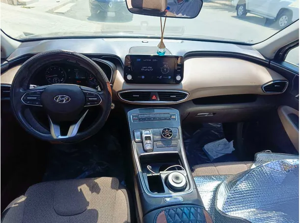 Car image 19