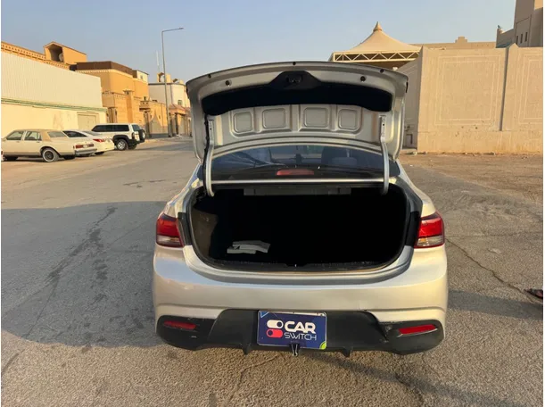 Car image 18